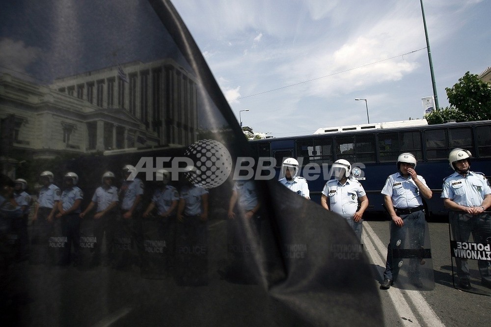 女性警官採用の身長制限 ギリシャ裁判所が否定 写真1枚 国際ニュース Afpbb News 女性警官採用の身長制限 ギリシャ裁判所が否定 写真1枚 国際ニュース Afpbb News