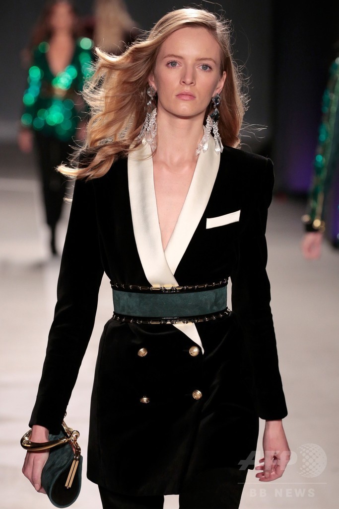 「バルマン×H&M」ファッションショー、ニューヨークで開催