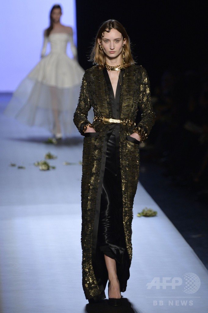 ナオミ・キャンベルもランウェイに、「ジャンポール・ゴルチエ」15年春夏オートクチュール