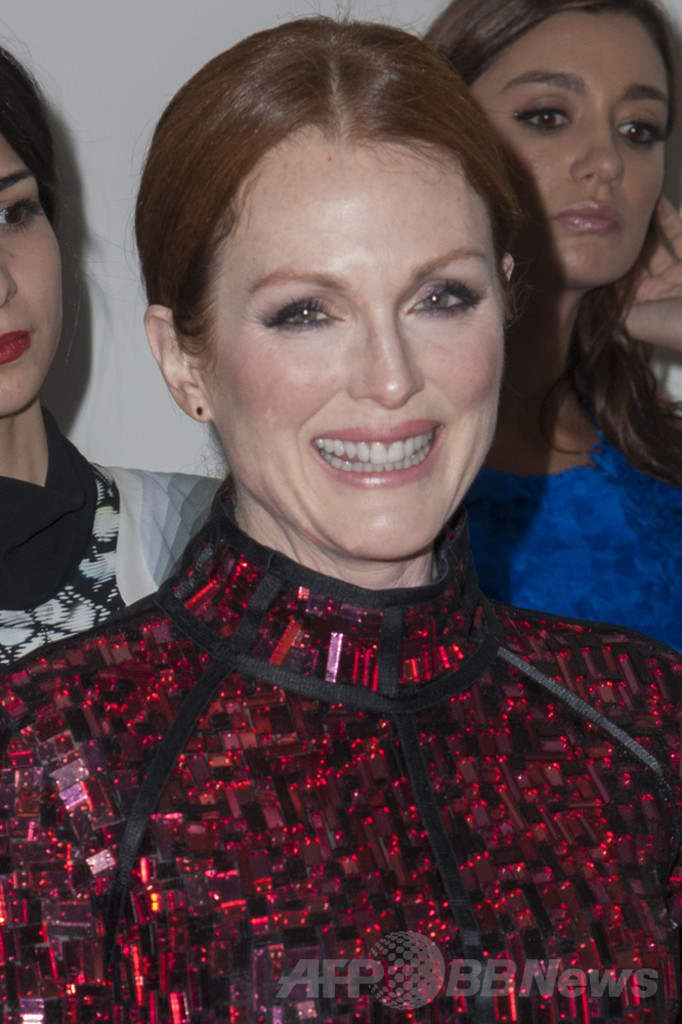 ジュリアン・ムーア、ファッションを左右するのは自身の赤毛