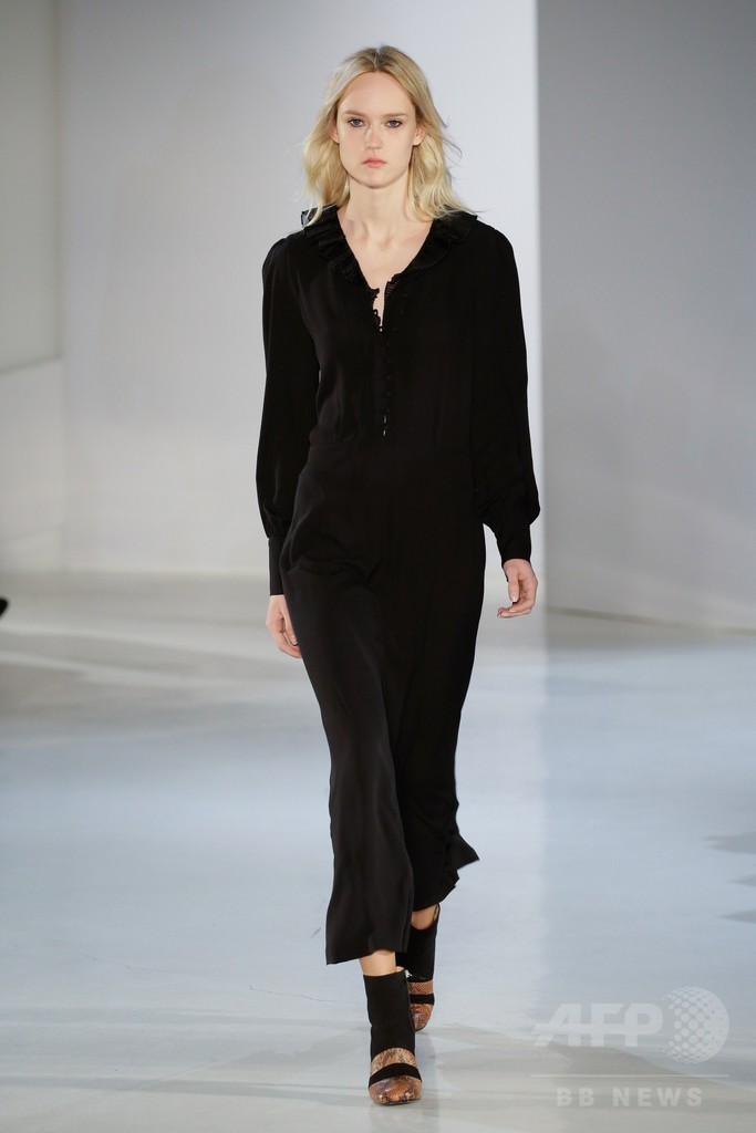 セクシー＆ロックなパーティスタイル、「ジル・スチュアート」15/16年秋冬