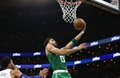 22-23NBAプレーオフ、イースタンカンファレス準決勝（7回戦制）、ボストン・セルティックス対フィラデルフィア・セブンティシクサーズ。得点を狙うボストン・セルティックスのジェイソン・テイタム（2023年5月14日撮影）。(c)Adam Glanzman/Getty Images/AFP