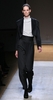 フランス・パリ市内で発表されたステファノ・ピラーティ（Stefano Pilati）による「イヴ・サンローラン（Yves Saint Laurent）」10年春夏コレクション（2009年10月5日撮影）。(c)AFP/PIERRE VERDY