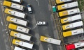 韓国・光州のバス車庫で消毒作業をする政府関係車両（2020年3月3日撮影）。(c)YONHAP / AFP