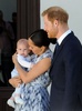 南アフリカ・ケープタウンを訪問中の、英ヘンリー王子夫妻と長男のアーチーちゃん（2019年9月25日撮影）。(c)HENK KRUGER / POOL / AFP