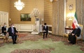 イランの首都テヘランで、中国の王毅外相（左から2人目）と会談するハッサン・ロウハニ大統領（右）。イラン大統領府提供（2021年3月27日撮影）。(c)AFP PHOTO / HO / IRANIAN PRESIDENCY
