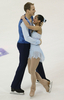 フィギュアスケート09全米選手権ペア・フリー・スケーティング（FS）に臨むアマンダ・エボラ（右）とマーク・ラドウィグ。（2009年1月24日撮影）(c)AFP/Getty Images/Elsa