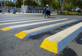 ウルムチに出現した3Dの横断歩道（2018年7月2日撮影）。(c)CNS/劉新