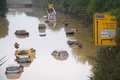 ドイツ西部エルフトシュタットで、洪水により冠水した幹線道路（2021年7月21日撮影）。(c)SEBASTIEN BOZON / AFP