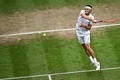 テニス、ウィンブルドン選手権、男子シングルス準々決勝。リターンを打つテイラー・フリッツ（2024年7月10日撮影）。(c)Ben Stansall / AFP