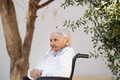 南アフリカ・タウズリバーの老人ホームで、118歳の誕生日を迎えたマーガレット・マリッツさん（2024年9月27日撮影）。(c)RODGER BOSCH / AFP