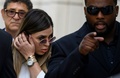 米ニューヨークの連邦裁判所を去るエマ・コロネル・アイスプロ被告（左、2019年7月17日撮影）。(c)Johannes EISELE / AFP