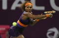 女子テニス、カタール・トータル・オープン（Qatar Total Open 2013）は15日、カタールのドーハ（Doha）でシングルス準々決勝が行われ、大会第2シードのセレーナ・ウィリアムス（Serena Williams、米国）は3-6、6-3、7-5で第7シードのペトラ・クヴィトバ（Petra Kvitova、チェコ）を下し、準決勝進出を果たした。

リターンを狙うセレーナ・ウィリアムス（2013年2月15日撮影）。(c)AFP/AL-WATAN DOHA/KARIM JAAFAR