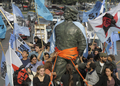 アルゼンチンの首都ブエノスアイレス（Buenos Aires）で公開されたアルゼンチン生まれの革命指導者エルネスト・チェ・ゲバラ（Ernesto &quot;Che&quot; Guevara）の高さ4メートルの銅像（2008年5月27日撮影）。(c)AFP/Juan Mabromata