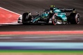 23F1第18戦カタールGP予選に臨むアストンマーティンのフェルナンド・アロンソ（2023年10月6日撮影）。(c)KARIM JAAFAR / AFP