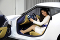 日産自動車（Nissan Motor）は8日、第42回東京モーターショー2011（Tokyo Motor Show）に、3台の電気自動車（EV）コンセプトカーを展示すると発表した。EVスポーツカー「ESFLOW（エスフロー）」と、都市向けスマートEV「Pivo3（ピボ3）」、乗用車の快適性と商用車の実用性の両立を目指した「TOWNPOD（タウンポッド）」の3車種になる。東京モーターショーは11月30日から12日11日までの日程。

写真は、神奈川県厚木市の日産のデザインセンターで展示された「ESFLOW」（2011年10月20日撮影）。(c)AFP/TOSHIFUMI KITAMURA