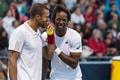 テニス、ロジャーズ・カップ、男子ダブルス1回戦に臨むガエル・モンフィス/ジョーウィルフリード・ツォンガ組（2015年8月11日撮影）。(c)AFP/Getty Images/Minas Panagiotakis