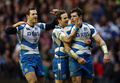 ラグビーシックスネイションズ（Six Nations Rugby 2013）は9日、第2週の2試合が行われ、スコットランドが34-10でイタリアを下した。

トライを決め、チームメイトのティム・ヴィサー（Tim Visser、左）、ローリー・ジャクソン（Ruaridh Jackson、中央）の祝福を受けるスコットランドのショーン・ラモント（Sean Lamont、2013年2月9日撮影）。(c)AFP/IAN MACNICOL