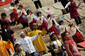 中国・雲南（Yunnan）省のテーマパーク内にある「小矮人帝国（Dwarf Empire）」で、パフォーマンスを行う従業員（2010年3月26日撮影）。(c)AFP/Peter PARKS