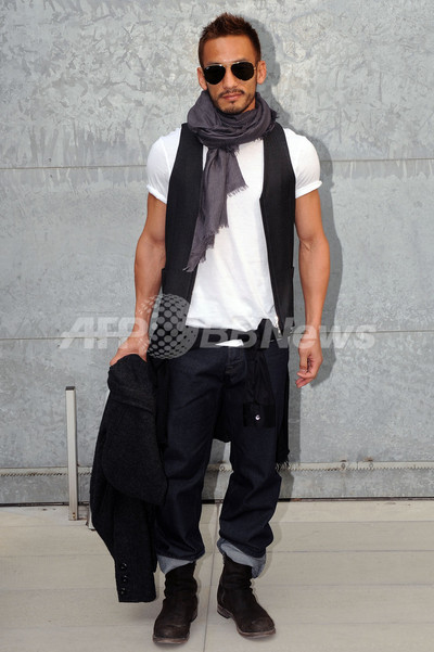 ジョルジオ アルマーニ」のショーに中田英寿やチャン・ツィイー登場