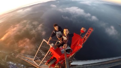 橋建設用のクレーン最上部350メートルで「自撮り」 トルコ