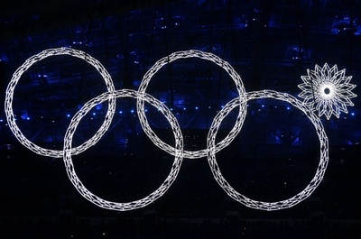 輪が欠け「四輪」に、ソチ五輪開会式でハプニング