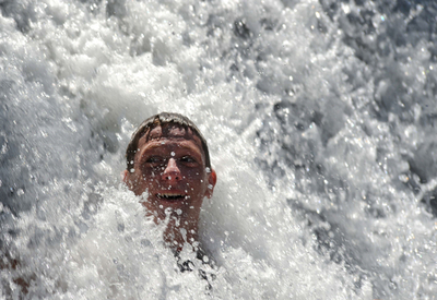 ブルガリアでも熱波、イスカル川にザブン