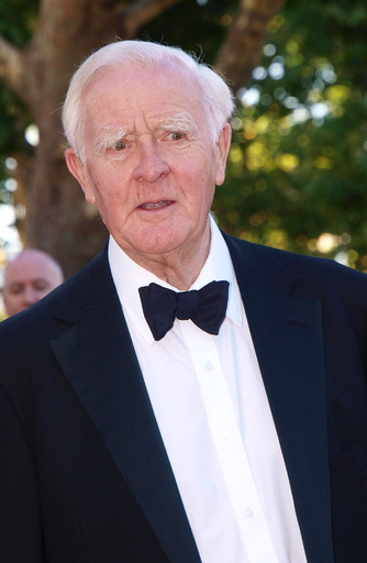 英作家ル・カレ氏、ジョージ・スマイリーのモデルめぐる批判に反論