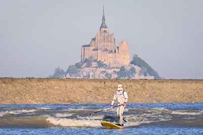 【今日の1枚】モンサンミシェルでスターウォーズ？ 仏