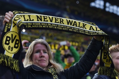 爆発事件で団結 モナコのサポ、ドルトムントのチーム色身にまとう