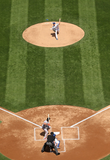 ドジャース、カーショウの本塁打と完封の活躍でジャイアンツ下す