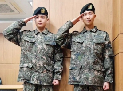 BTSのRM＆V、新兵教育修了