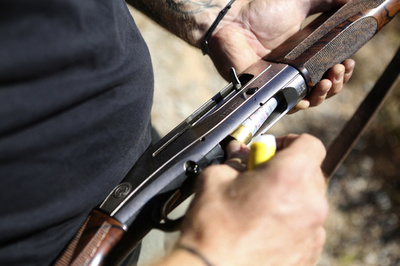 仏大統領選、狩猟規制が再び争点に 流れ弾でハイカー死亡