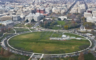 ホワイトハウス近くで男性が体に火 米首都ワシントン