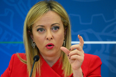 男が共同住宅で発砲、首相の友人ら女性3人死亡 イタリア