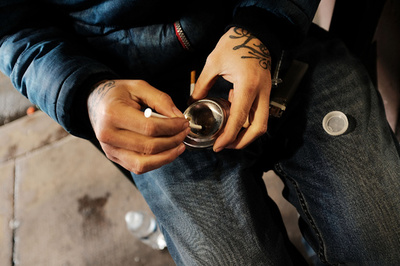 オピオイド系薬物の過剰摂取、1年で30％増 米CDC報告書