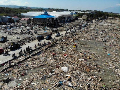 スラウェシ島地震 津波 遺体の腐敗で衛生上の懸念 死者は1571人に 写真12枚 国際ニュース Afpbb News