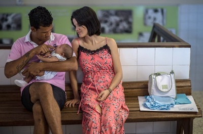 ブラジルの家族とジカ熱の苦難、疑われる小頭症との関連