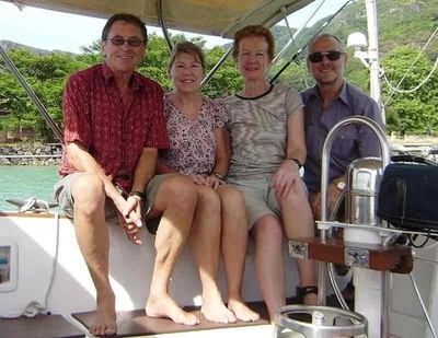 ソマリアの海賊に誘拐された英国人夫妻、夫が電話で現状語る