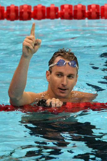 ピアソル 男子100メートル背泳ぎで世界新記録