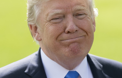 トランプ氏が下品なセクハラ発言した場所に風刺の銘板 米 