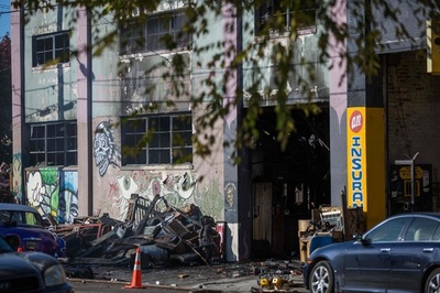 米カリフォルニア州の倉庫火災、死者33人に