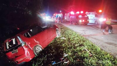 マレーシアで大学生乗ったバス衝突、死者少なくとも15人