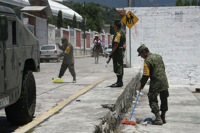 噴火活動が続くポポカテペトル山、メキシコ