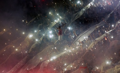 チームを後押しするアルゼンチン強豪の熱狂的サポーター、コパ・スダメリカーナ