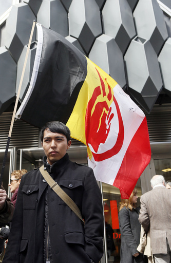 米先住民の「精霊マスク」 競売、差し止め請求棄却 計1億円超で落札