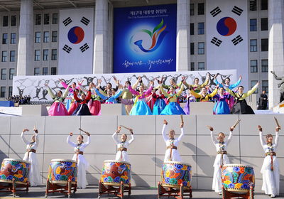 韓国、李明博大統領きょう就任式