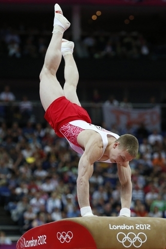 梁鶴善が男子種目別跳馬で金メダルを獲得