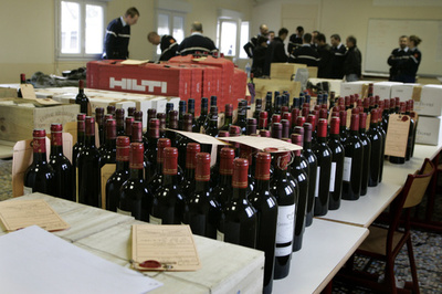 仏警察、高級ワイン窃盗で20人逮捕 被害総額1.4億円以上