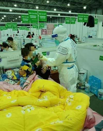 上海新国際博覧センター臨時病院 「親子病室」設置